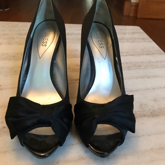 Guess Shoes - EUC GUESS Size 8.5 Satin Bow Heels